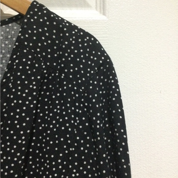 BNWT Lilian 100% Rayon Black and White V-Neck Polka Dot Blouse - Picture 4 of 5